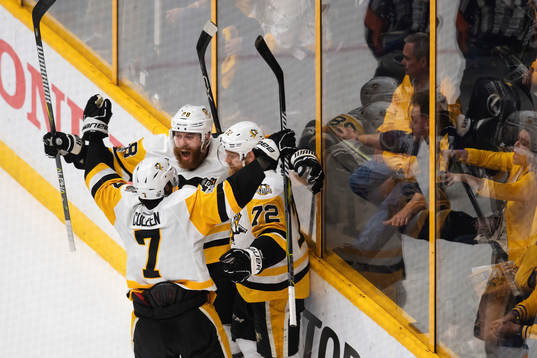 Pittsburghs Matt Cullen, Ian Cole och Patric Hörnqvist