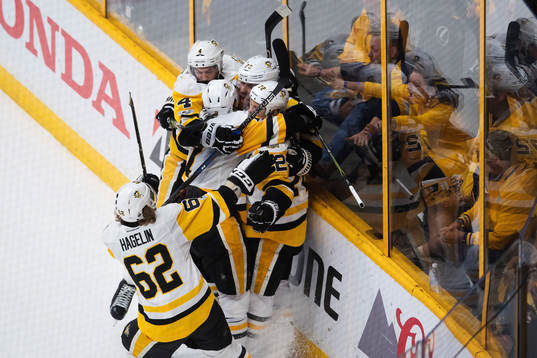 Pittsburghs Carl Hagelin, Justin Schultz, Matt Cullen, Ian