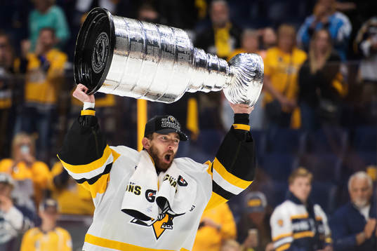 Pittsburghs målvakt Matthew Murray jublar med Stanley