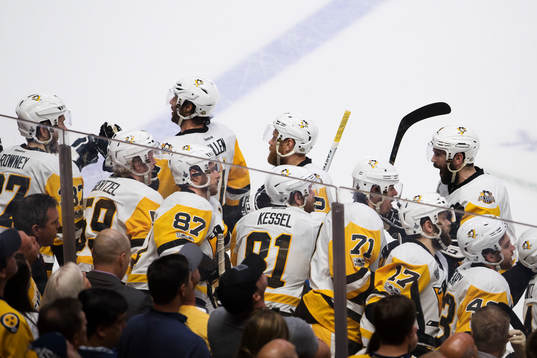 Pittsburghs Patric Hörnqvist jublar med lagkamrater