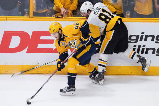 Nashvilles Pontus Åberg och Pittsburghs Phil Kessel