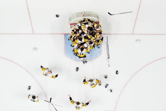 Pittsburghs spelare jublar