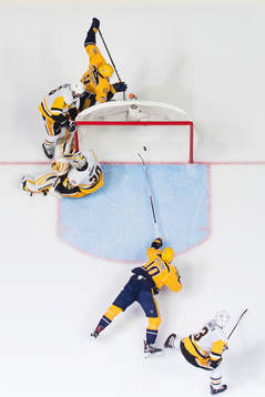 Nashvilles Colton Sissons gör ett mål i andra perioden