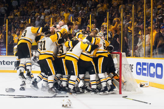 Pittsburghs spelare jublar
