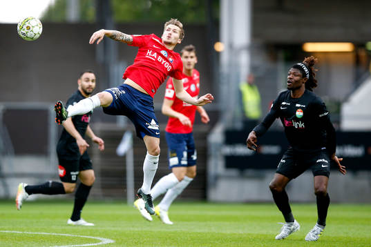 Örgrytes Andreas Östling och Dalkurds Mohamed Bangura