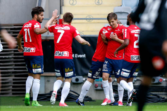 Örgrytes Daniel Paulson jublar med lagkamrater