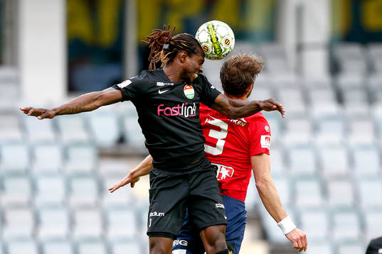 Dalkurds Kebba Ceesay och Örgrytes Johan Elmander