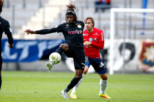 Dalkurds Mohamed Bangura och Örgrytes Danny Ervik