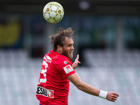 Örgrytes Johan Elmander nickar