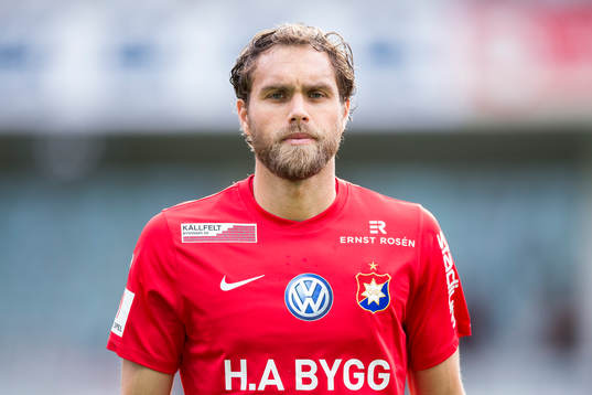 Örgrytes Johan Elmander innan fotbollsmatchen i Superettan