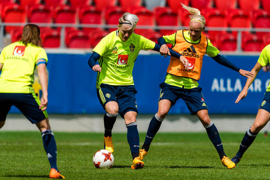 Sveriges Nilla Fischer och Caroline Seger