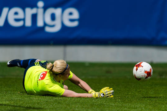 Sveriges målvakt Emelie Lundberg