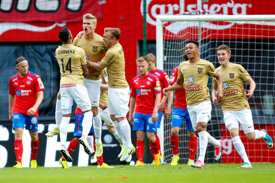 Brommapojkarnas Carl Starfelt jublar