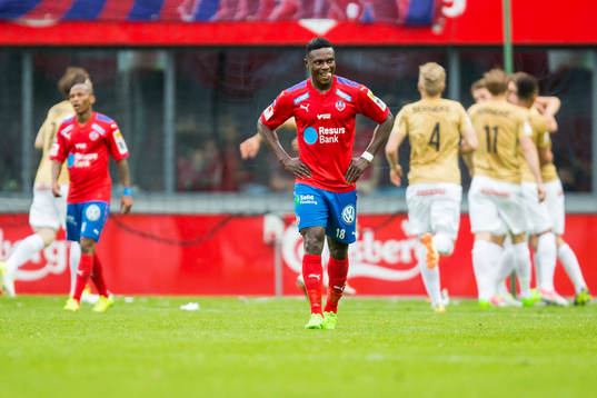 Helsingborgs Oke Akpoveta deppar samtidigt som