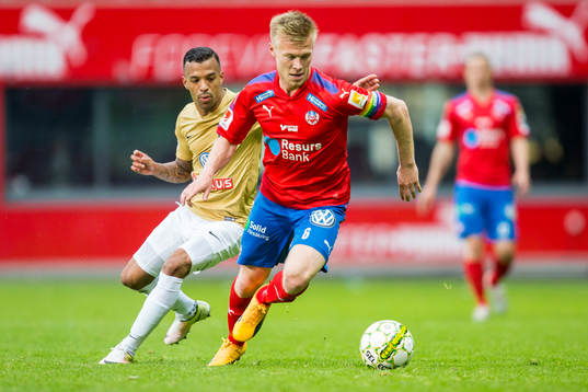 Helsingborgs Andreas Landgren i närkamp