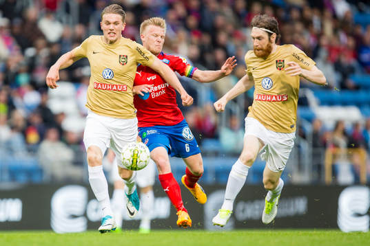 Helsingborgs Andreas Landgren i närkamp