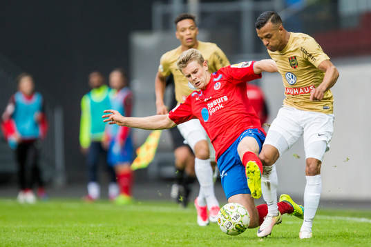 Helsingborgs Viktor Ljung i närkamp