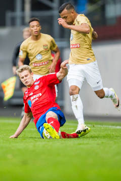 Helsingborgs Viktor Ljung i närkamp