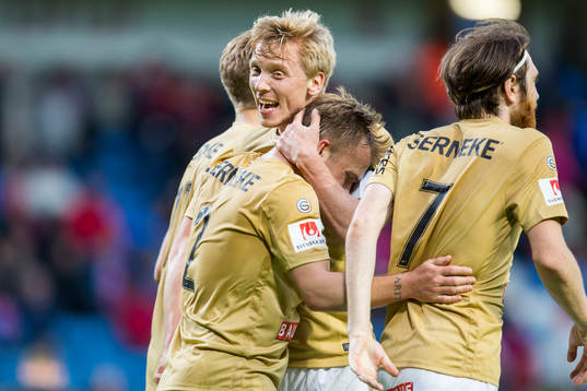Brommapojkarnas Christopher Brandeborn jublar med
