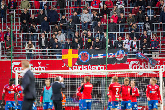 Helsingborgs spelare deppar framför publiken