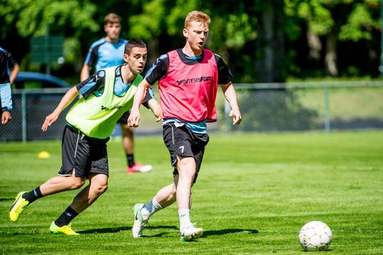 Anders Christiansen med bollen