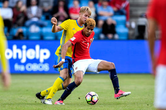 Sveriges Filip Helander och Norges Ohikhuaeme Anthony