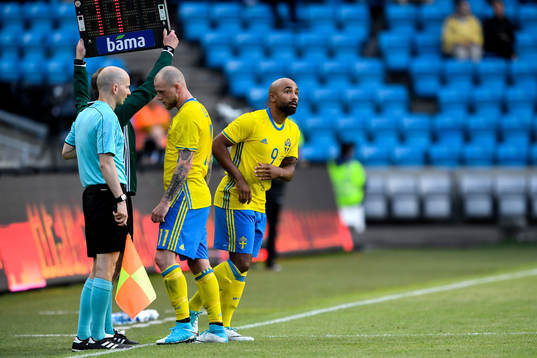 Sveriges John Guidetti byts ut och Samuel Armenteros kommer