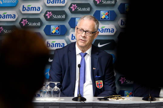 Norges förbundskapten Lars Lagerbäck på en presskonferens