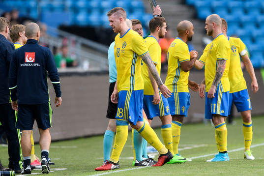 Sveriges Pontus Jansson går av planen