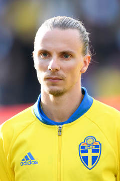 Sveriges Niklas Hult vid lineup innan träningslandskampen