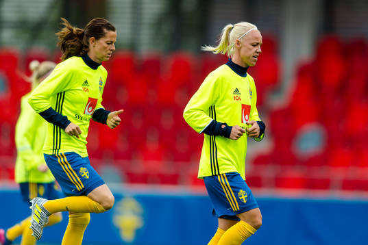 Sveriges Lotta Schelin och Caroline Seger