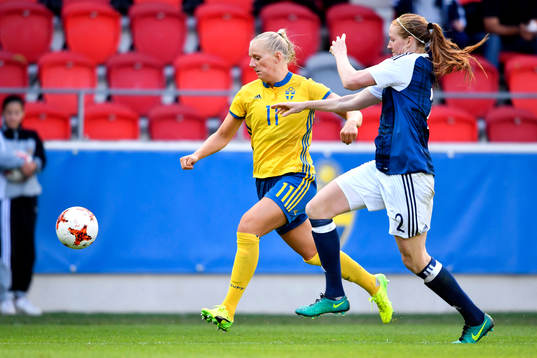 Skottlands Vaila Barsley och Sveriges Stina Blackstenius
