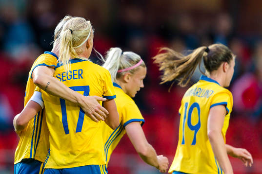 Sveriges Caroline Seger jublar