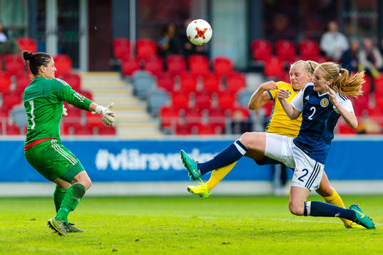 Sveriges Lisa Evans oroar i straffområdet mellan
