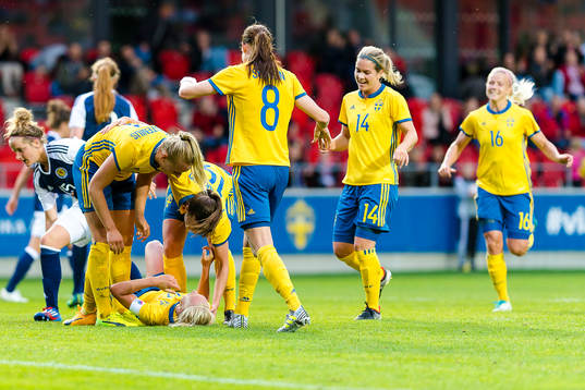 Sveriges Caroline Seger jublar