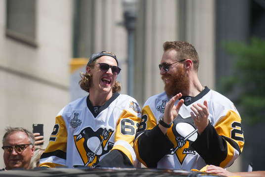 Pittsburgh Penguins' Carl Hagelin and Ian Cloe celebrate