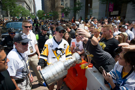 Pittsburgh Penguins' Sidney Crosby celebrates