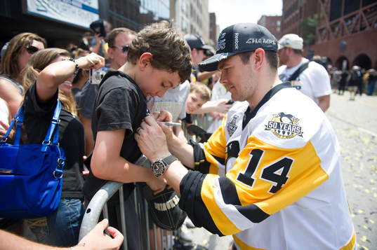 Pittsburgh Penguins' Chris Kunitz signs an autograph