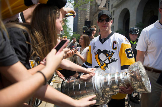Pittsburgh Penguins' Sidney Crosby celebrates