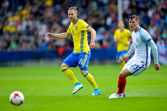 Sveriges Gustav Engvall och Englands Alfie Mawson