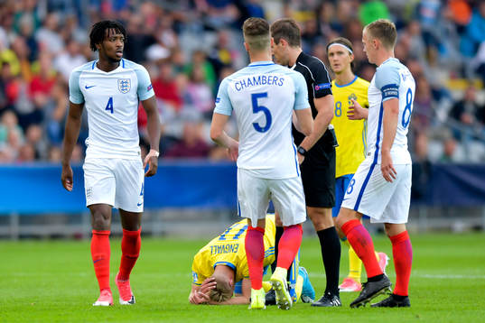 Sveriges Gustav Engvall tar sig för huvudet
