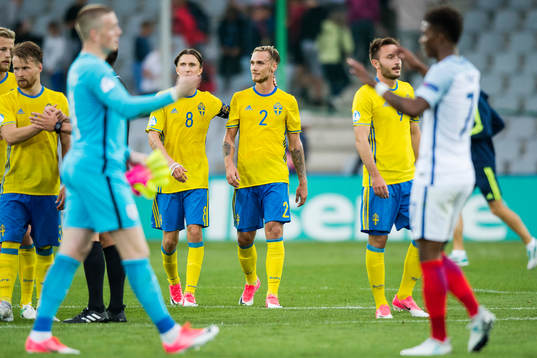 Sveriges Kristoffer Olsson och Linus Wahlqvist bakom