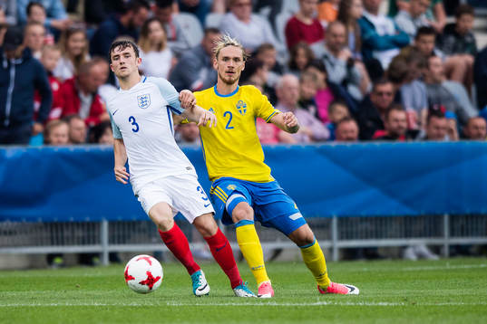 Englands Ben Chilwell och Sveriges Linus Wahlqvist