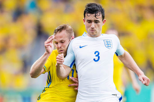 Sveriges Gustav Engvall och Englands Ben Chilwell