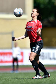 LB07s Malin Gunnarsson tar ner bollen