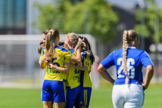 Eskilsminnes spelare jublar
