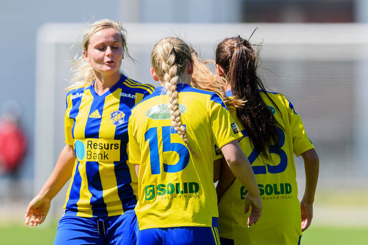 Eskilsminnes spelare jublar