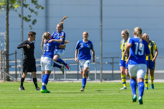 Stattenas spelare jublar