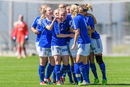 Stattenas spelare jublar