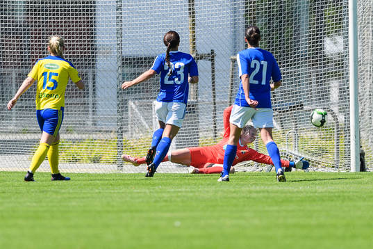 Stattenas Stephanie Petersson (ej i bild) gör 1-1